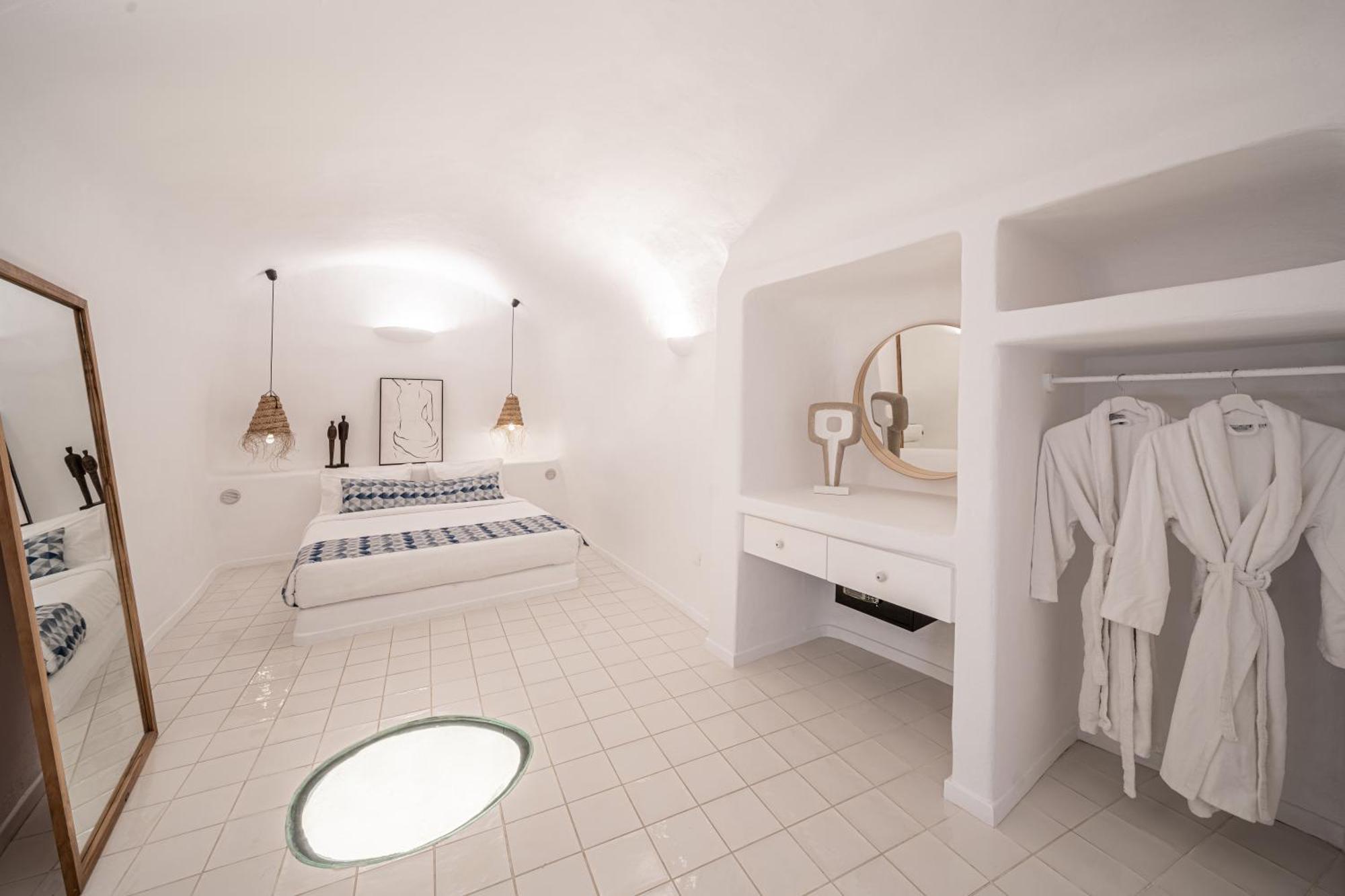 Luna Santorini Suites Pyrgos Kallistis Bagian luar foto