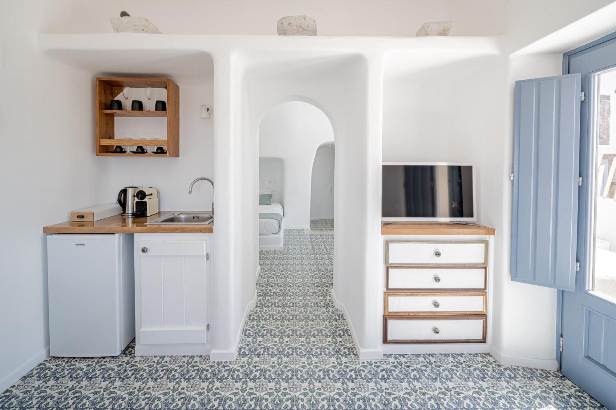 Luna Santorini Suites Pyrgos Kallistis Bagian luar foto